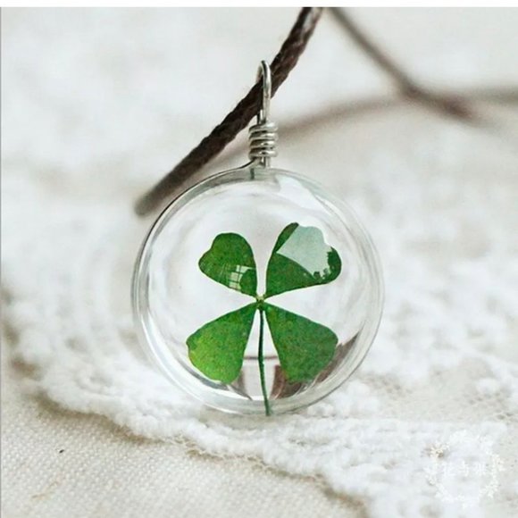 Real 4 Leaf Clover Good Luck Pressed Necklace - Picture 1 of 3